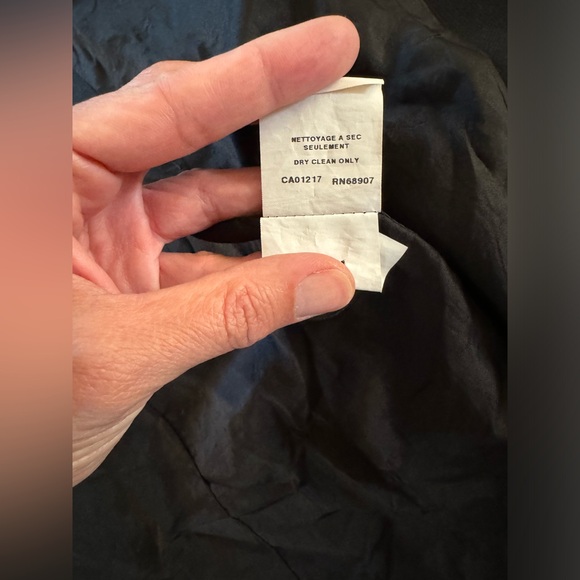 🟢LE CHATEAU sized small peplum black blazer. 🟢 - Picture 11 of 14